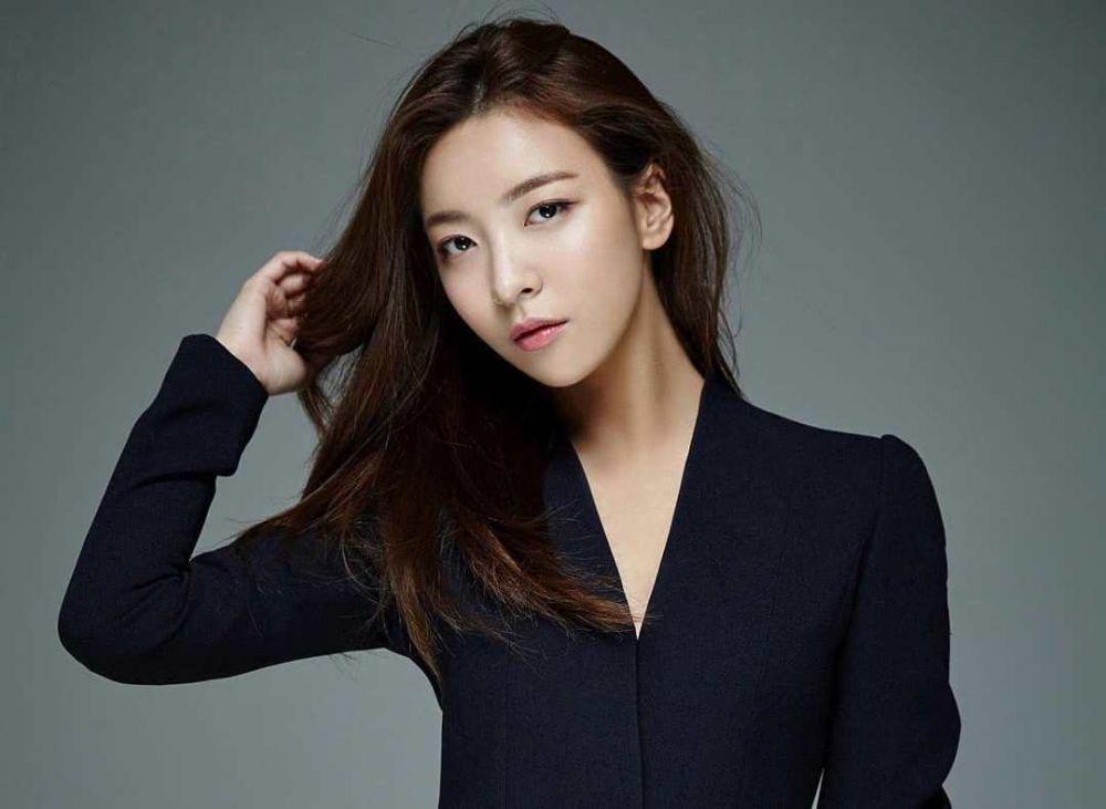 9 Potret Kece Luna f(x) yang jadi CEO di Agensi Hiburannya Sendiri