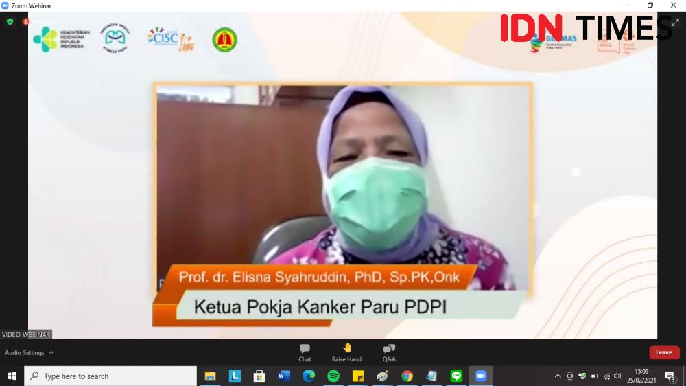 Diskusi virtual dan peluncuran buku "Bersahabat dengan Kanker Paru", Kamis (25/2/2021). IDN Times/Tyas Hanina