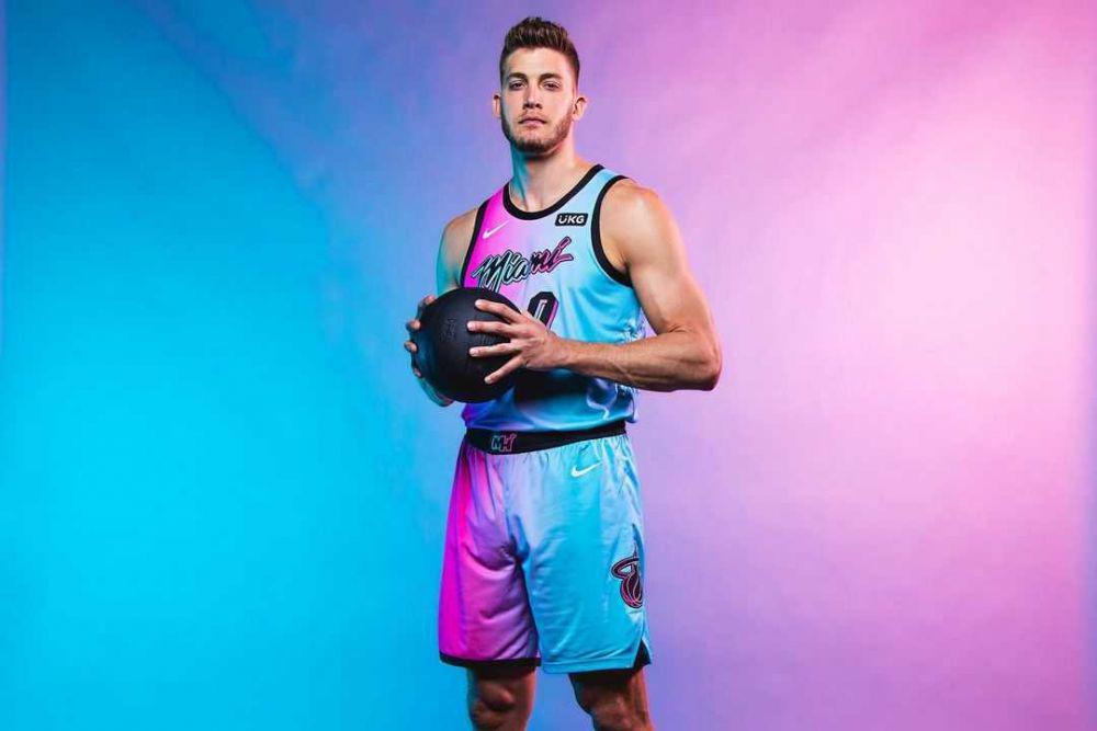 10 Potret Meyers Leonard, Center Miami Heat yang Menawan