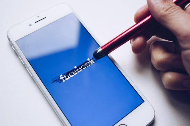 Ilustrasi Facebook militer Myanmar yang telah diblokir. Sumber: Pexels/ThoughtCatalog