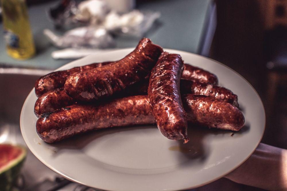 7 Resep Sosis Bakar Simpel dan Cara Membuat Bumbu Olesnya