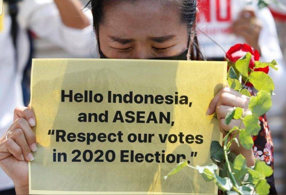 Demonstrasi massa agar Indonesia menghormati pemilu Myanmar. (Twitter.com/Phil Robertson)