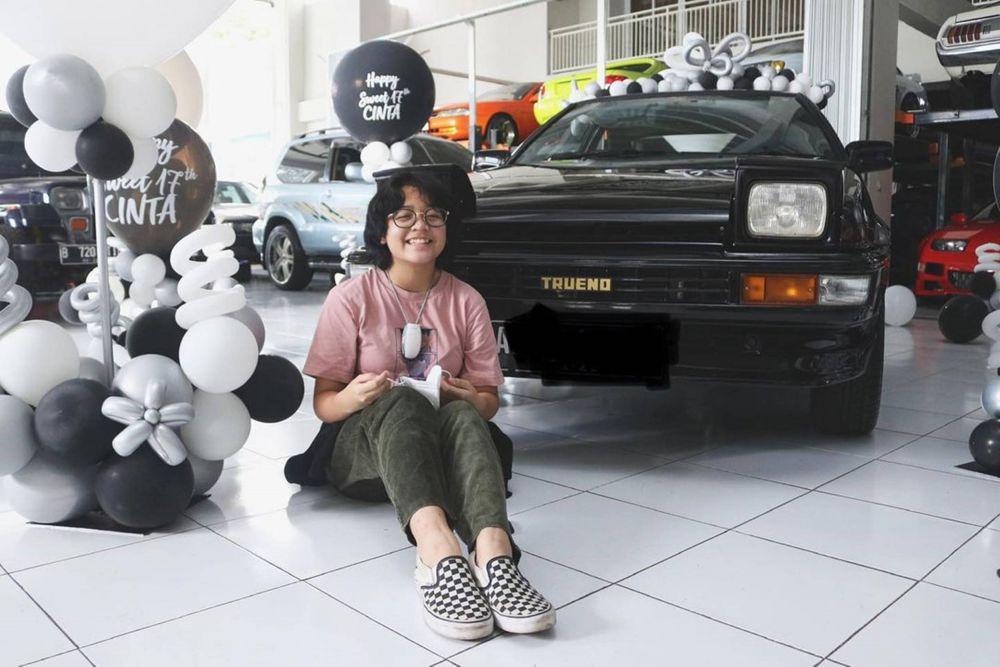 10 momen cinta kuya dapat hadiah mobil di ulang tahun ke-17