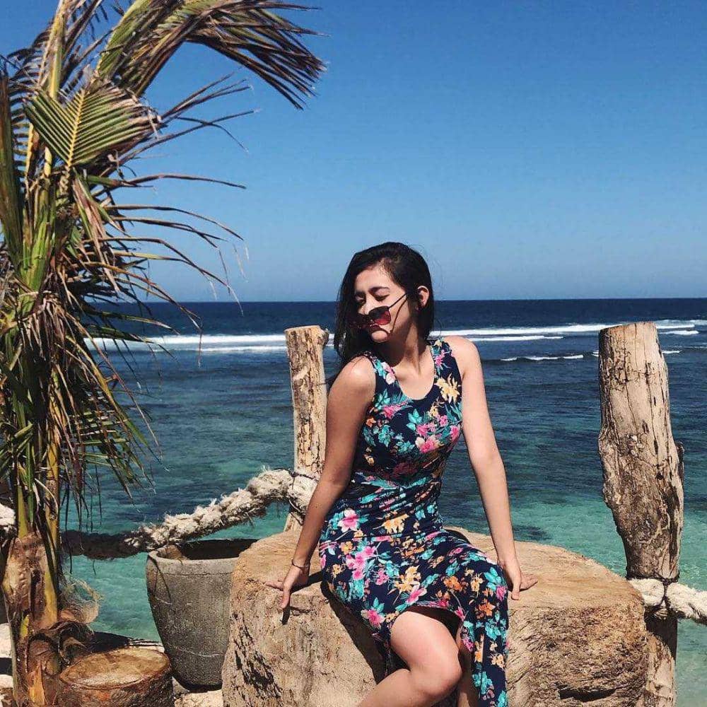 Memesona Banget, 10 Gaya Liburan Ranty Maria yang Bikin Susah Fokus