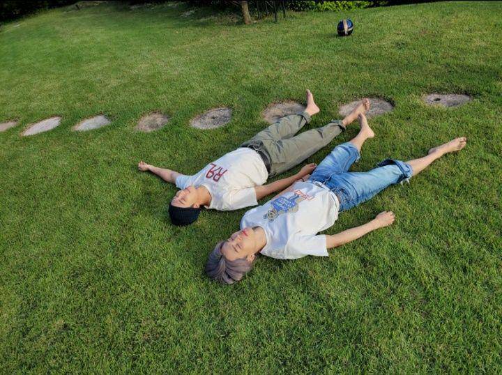 twitter.com/BTS_twt