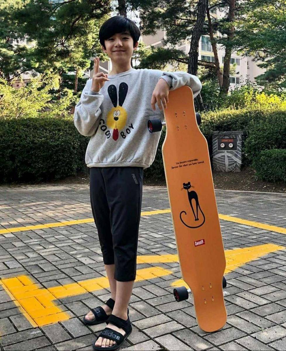 Instagram.com/moonwoojiniverse