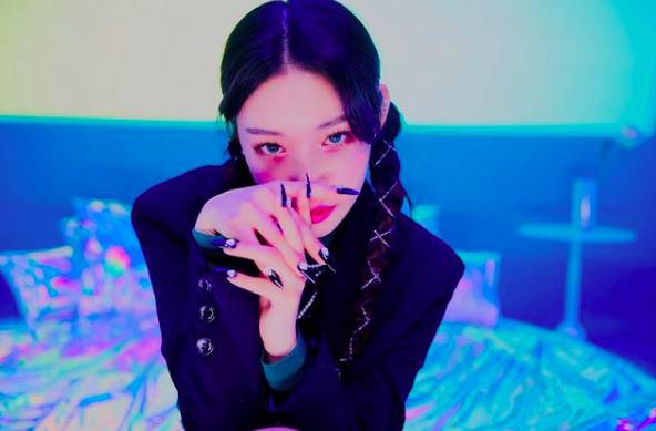 instagram.com/chungha_official