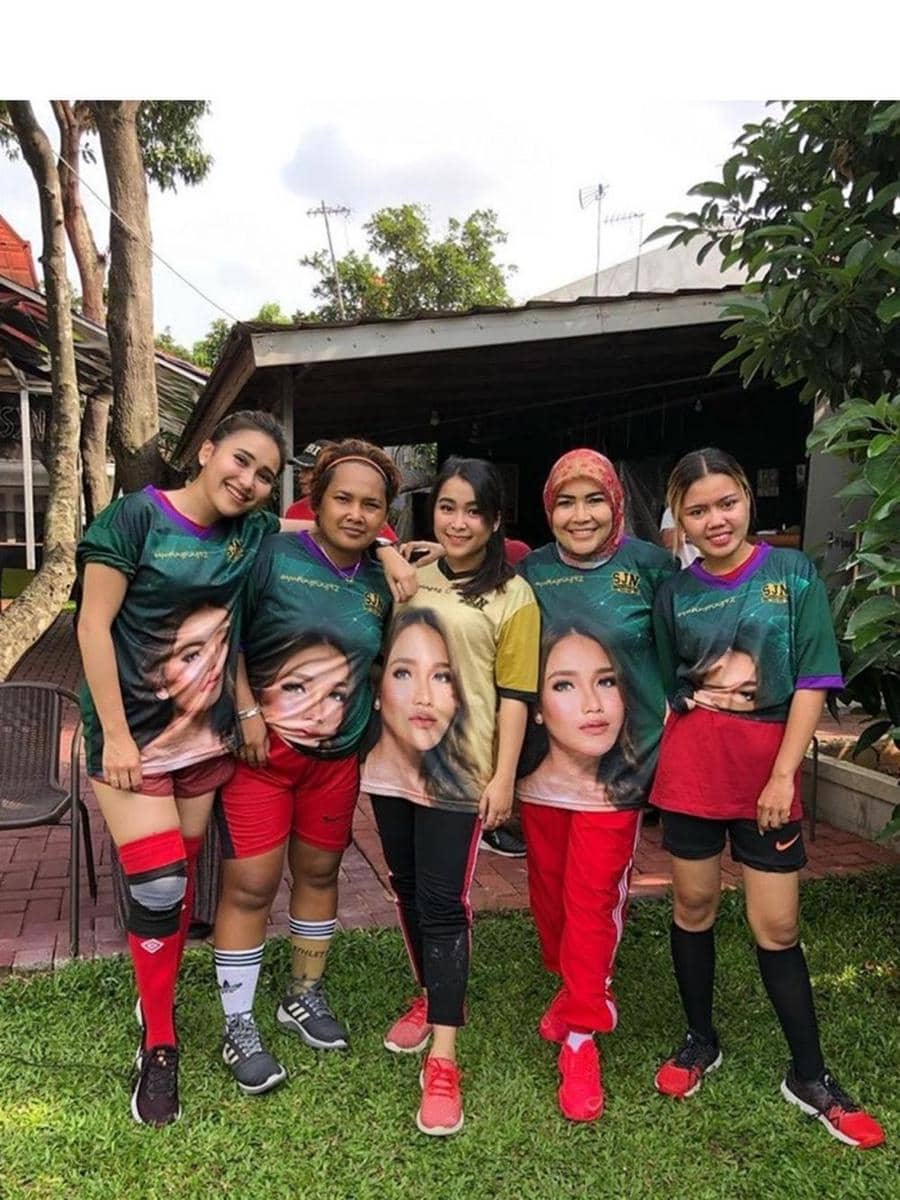 instagram.com/ayutingting92