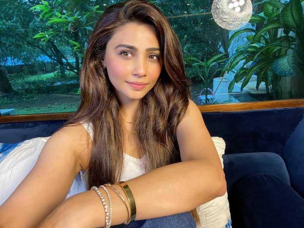 instagram.com/shahdaisy