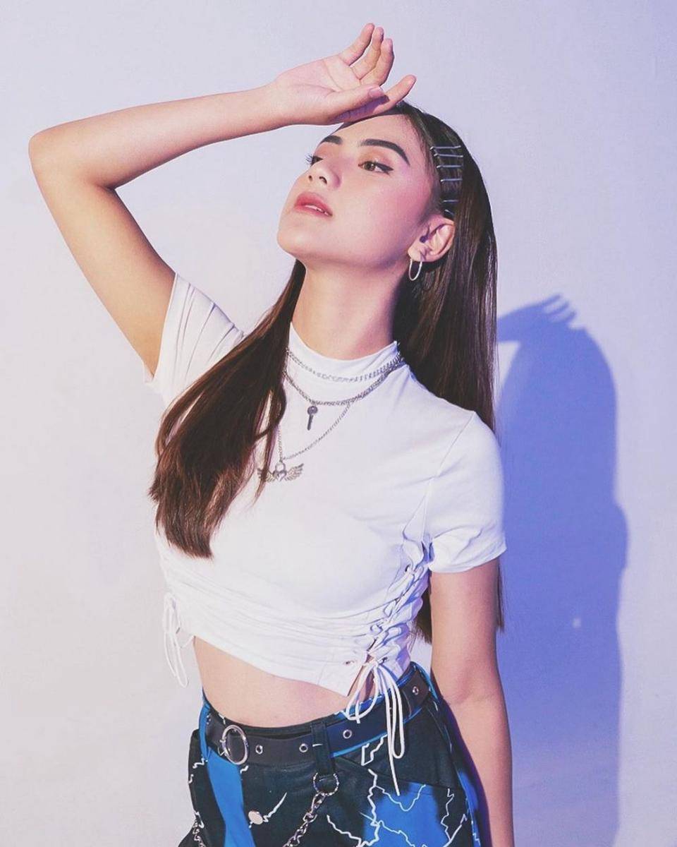 Instagram.com/shella_fernanda