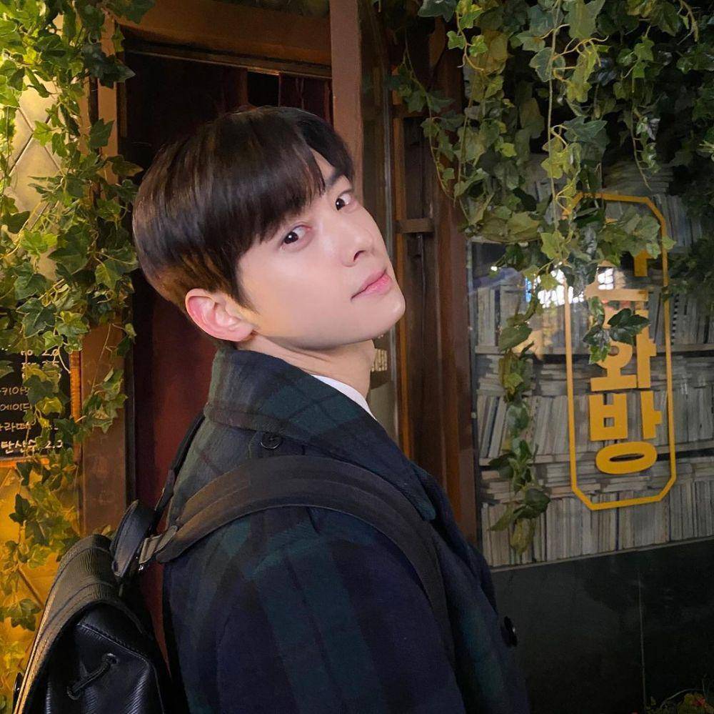 instagram.com/eunwo.o_c