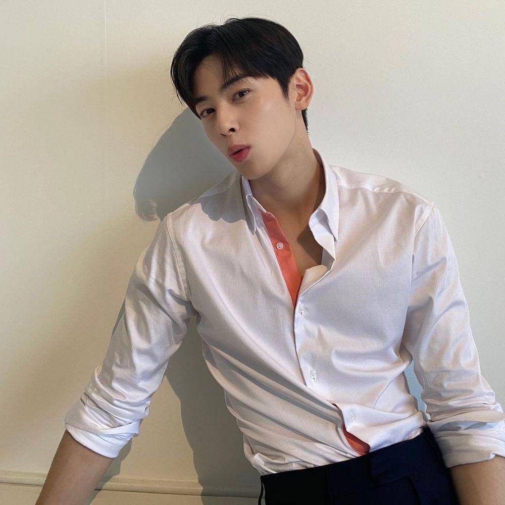 instagram.com/eunwo.o_c