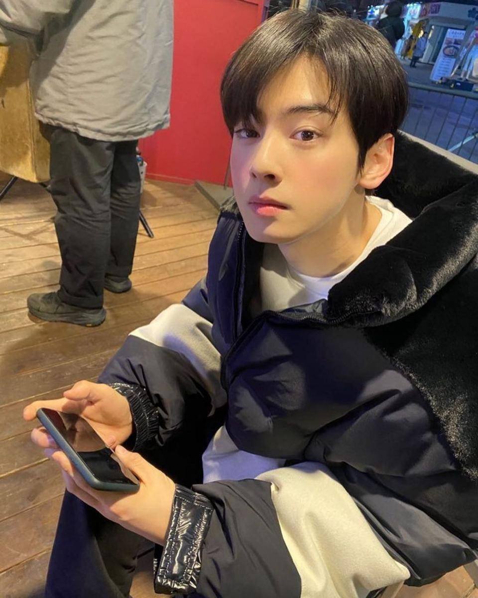 instagram.com/eunwo.o_c
