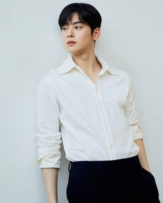 instagram.com/eunwo.o_c