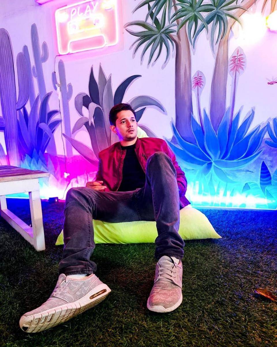 instagram.com/andrewandika