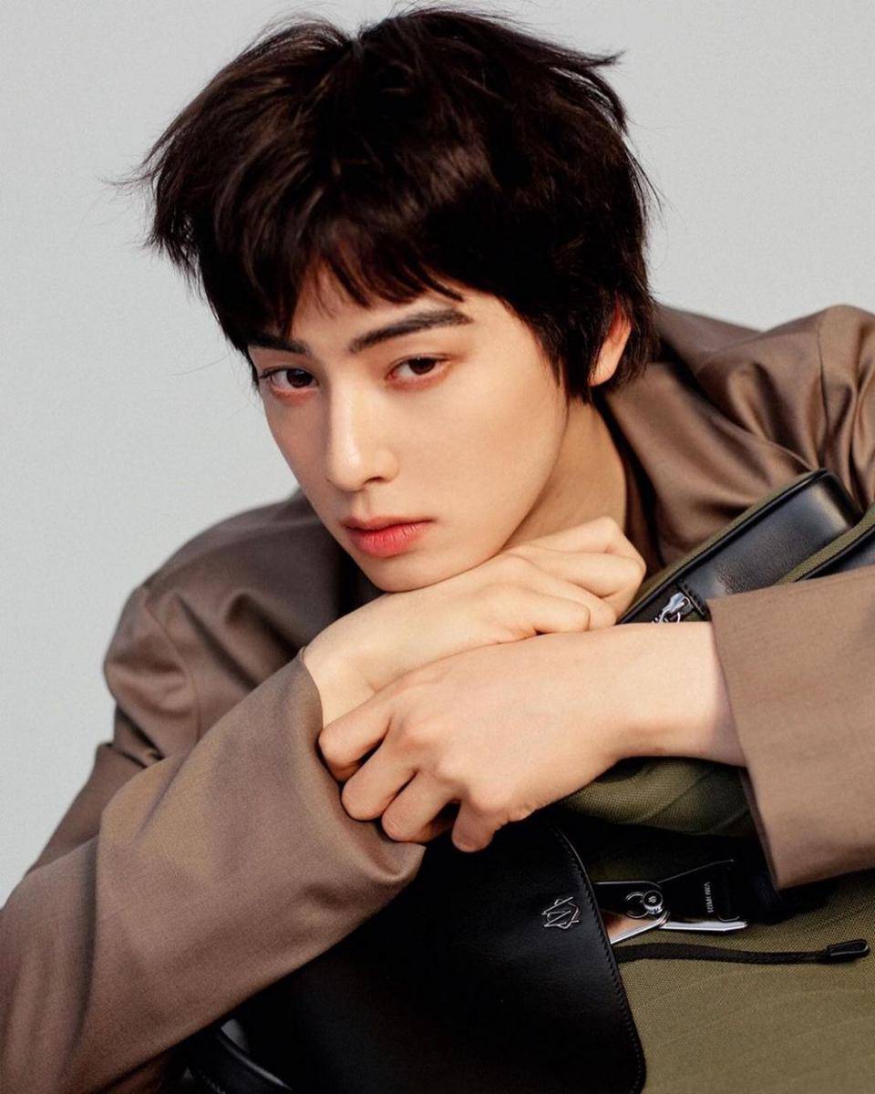 instagram.com/eunwo.o_c