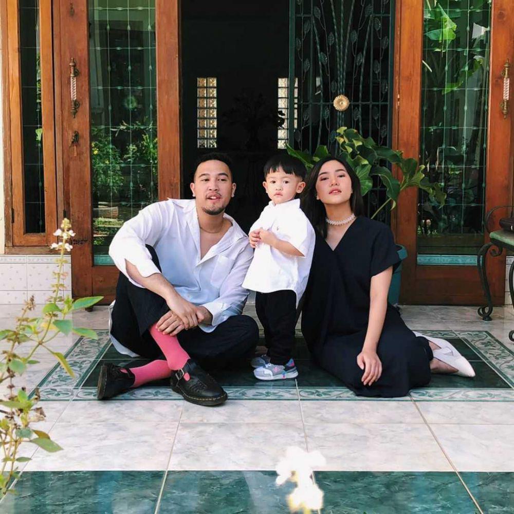 10 Potret Bahagia Keluarga Kecil Libra Akila, Manis dan Harmonis!