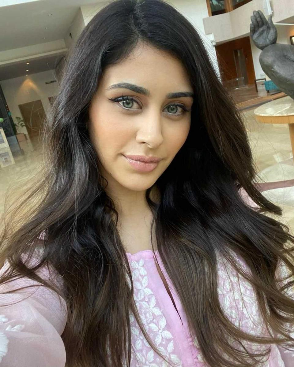 instagram.com/warinahussain