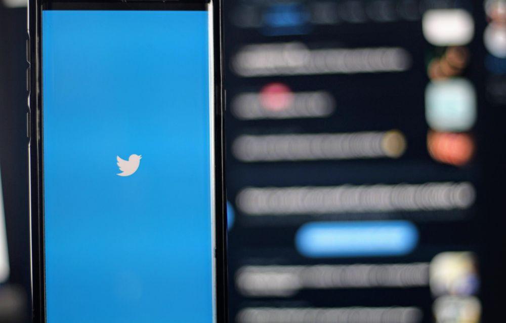 5 Cara Melihat Tweet Lama di Twitter Tanpa Scroll, Lebih Cepat!