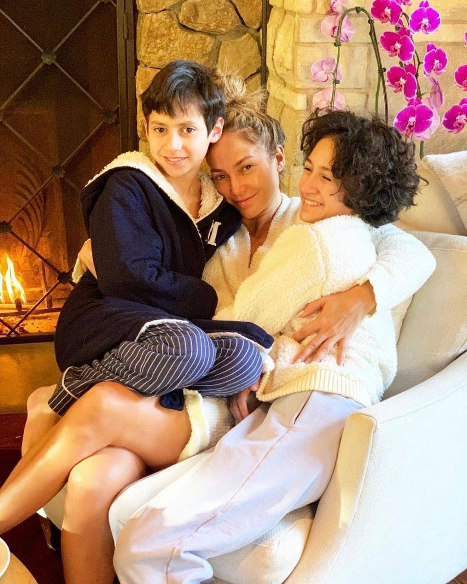 instagram.com/jlo