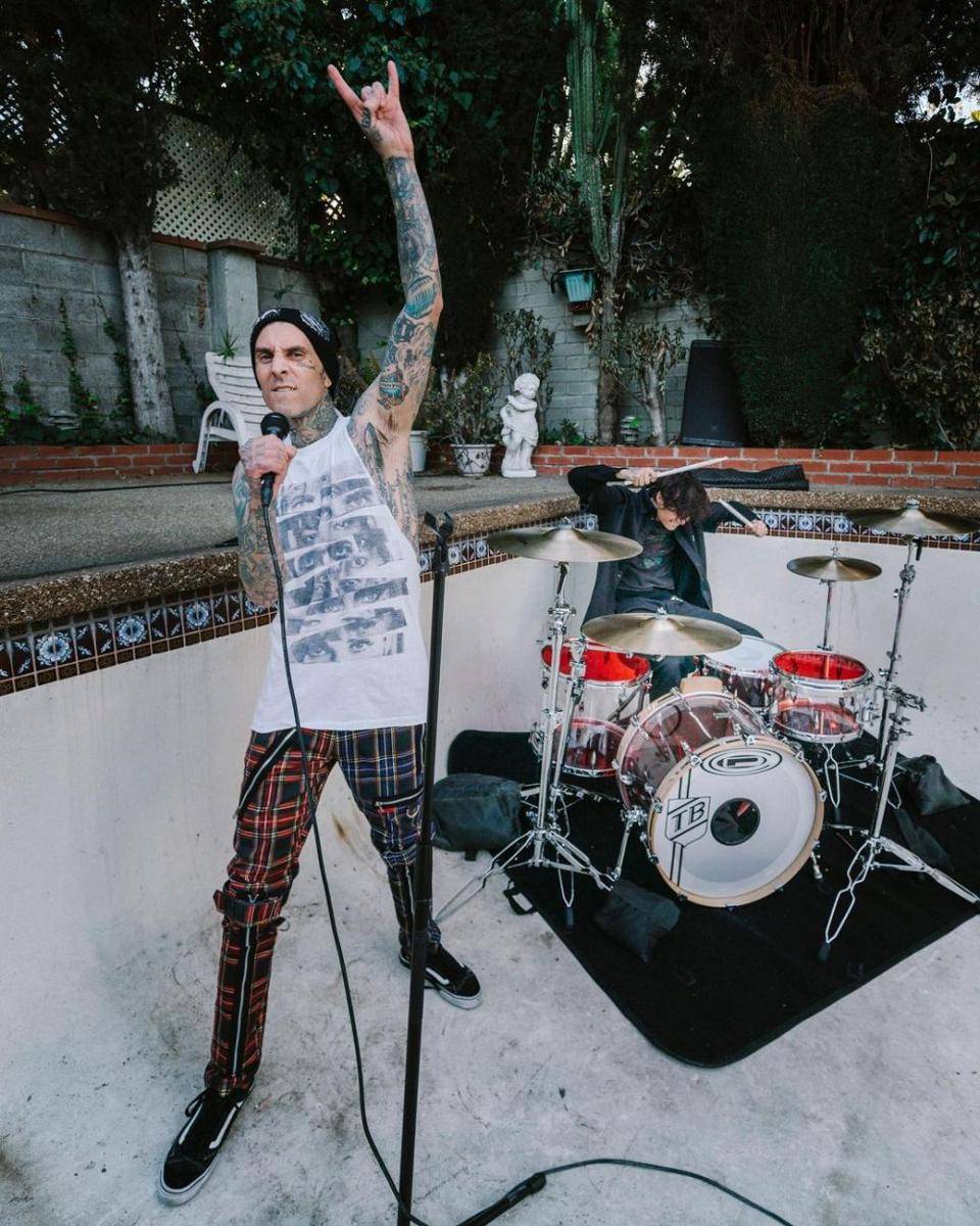 instagram.com/travisbarker