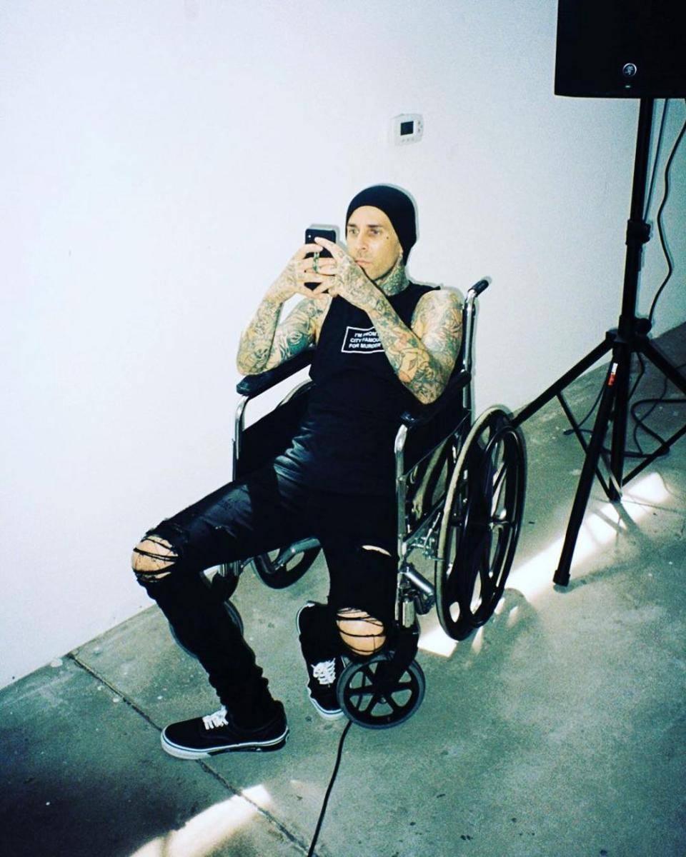 instagram.com/travisbarker
