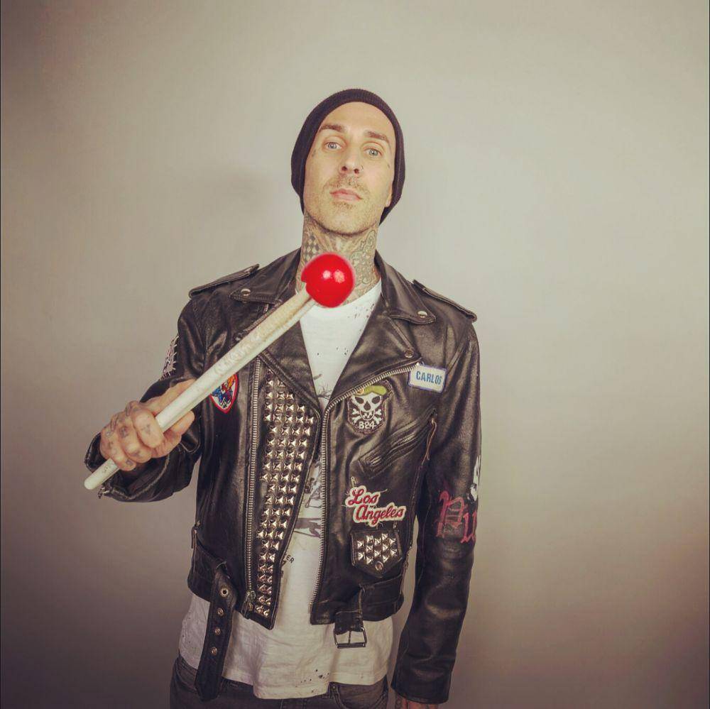 instagram.com/travisbarker