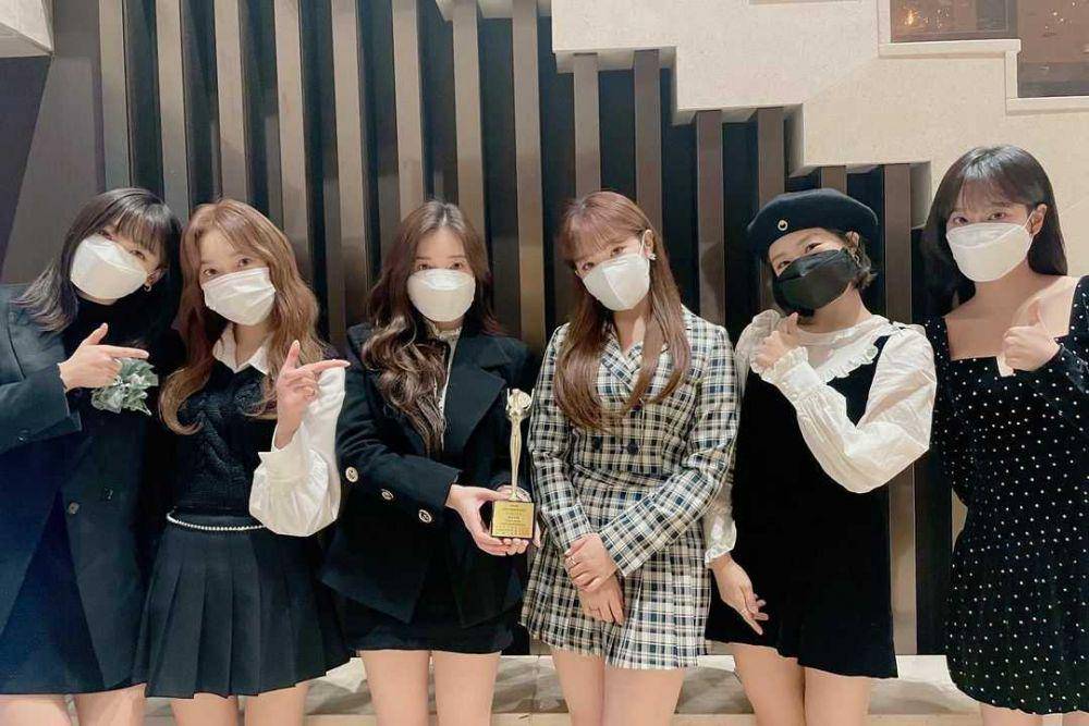 instagram.com/official.april