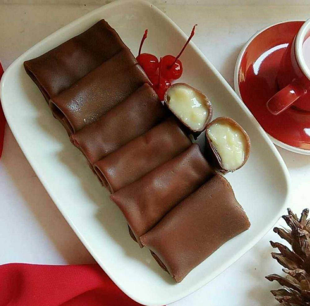dadar gulung cokelat isi vla durian (instagram.com/fenita.d2)