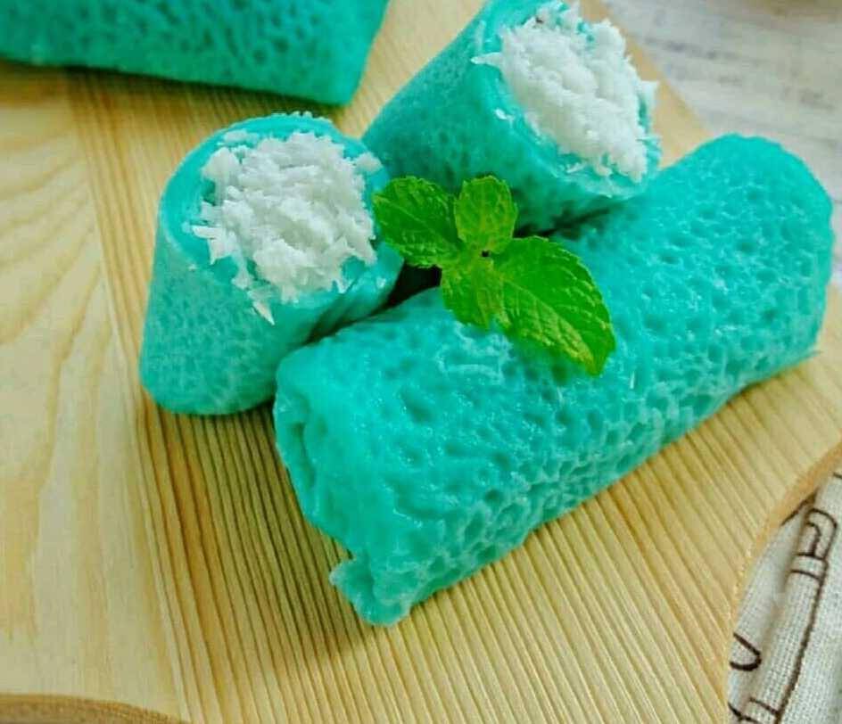 dadar gulung biru (instagram.com/resepkuenenek)