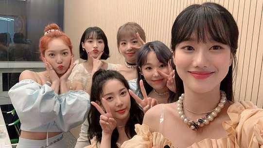 instagram.com/official.april