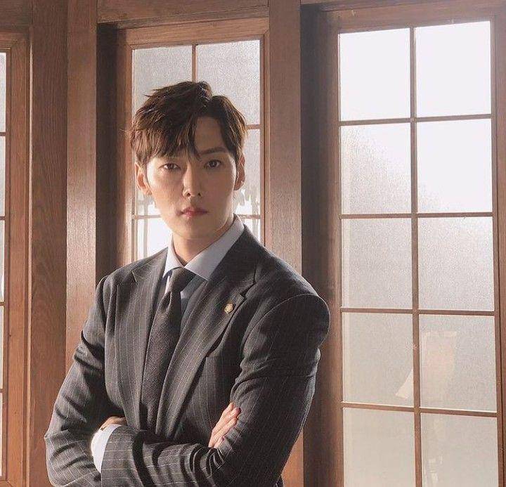 instagram.com/real_jinhyuk