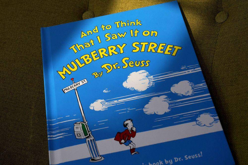 Salah satu buku Dr Seuss yang ditarik yaitu buku yang berjudul And To Think That I Saw It On Mulberry Street. Sumber:twitter.com/Herb Scribner