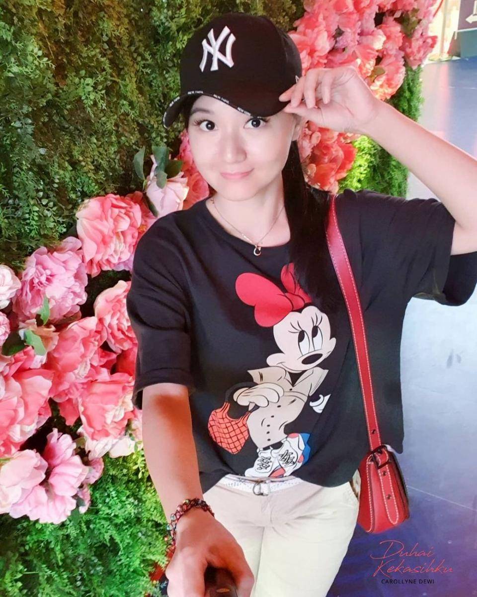 Instagram.com/carollynedewi