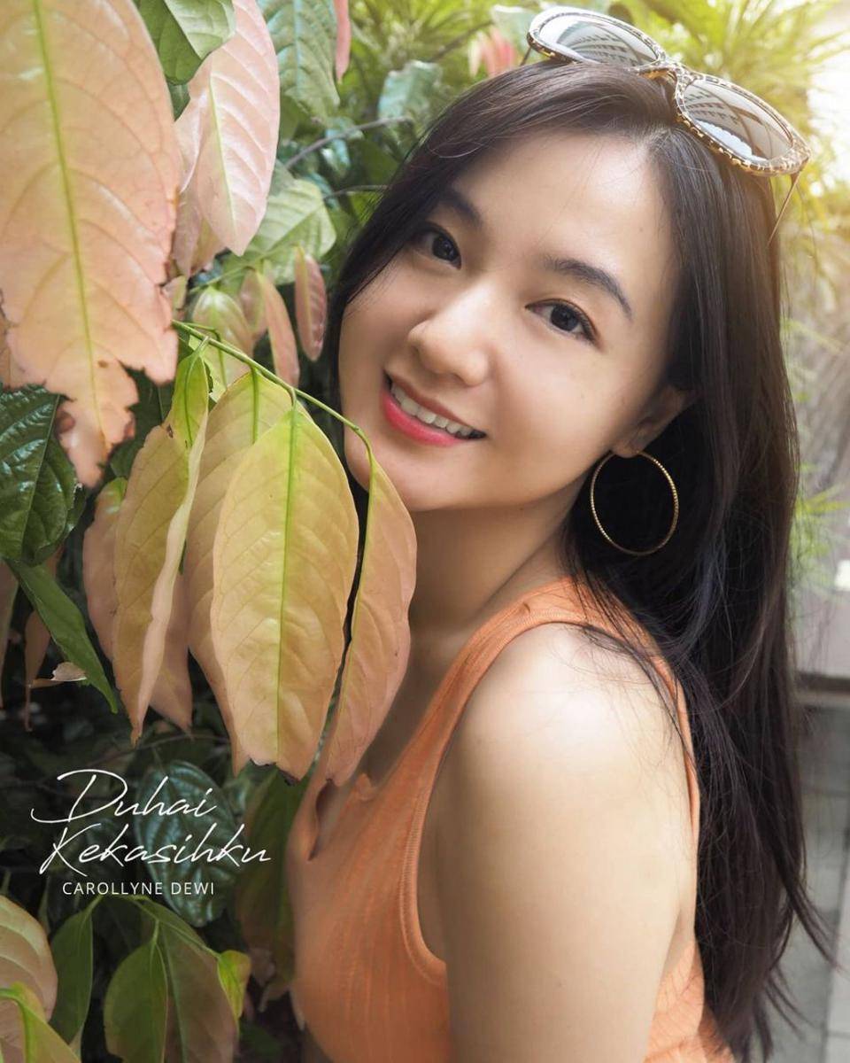 Instagram.com/carollynedewi