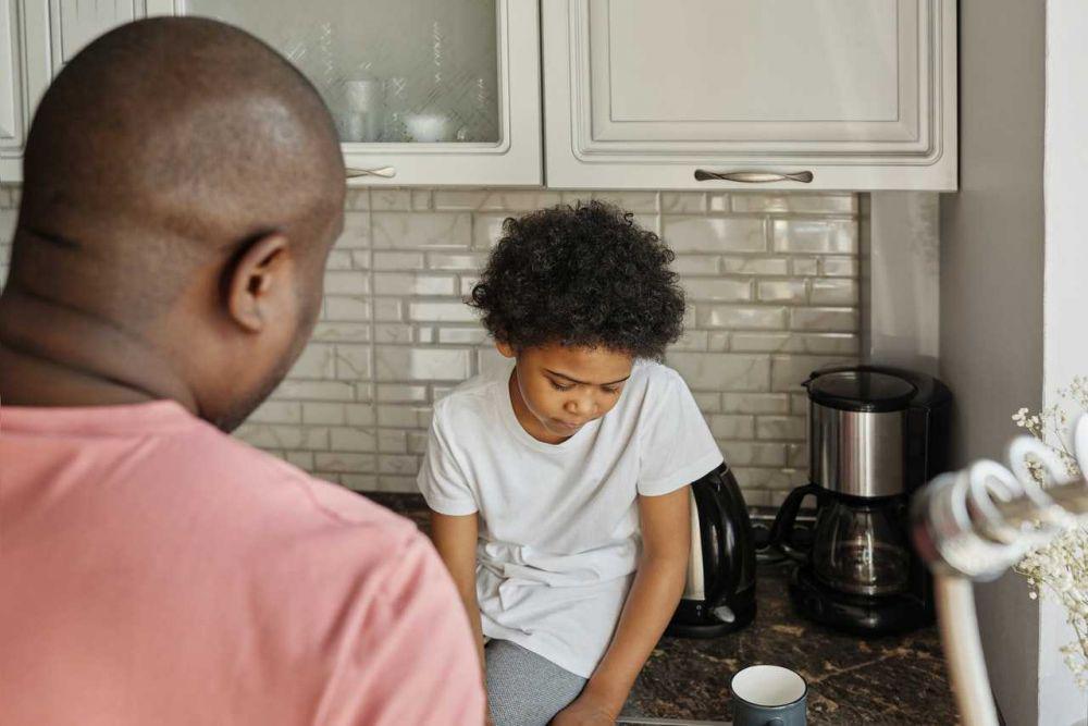 5 Cara agar Ambisimu sebagai Orangtua Tak Membuat Anak Tertekan