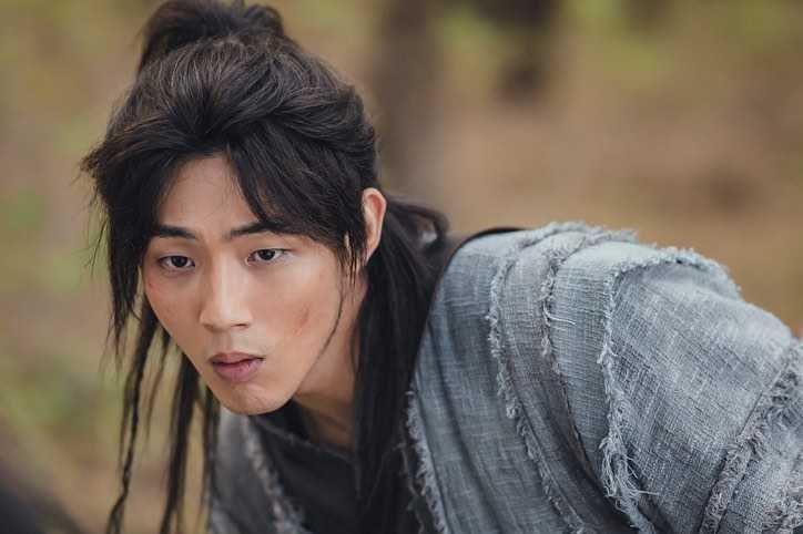 Resmi Dikeluarkan, Ini 10 Momen Ji Soo di River Where the Moon Rises