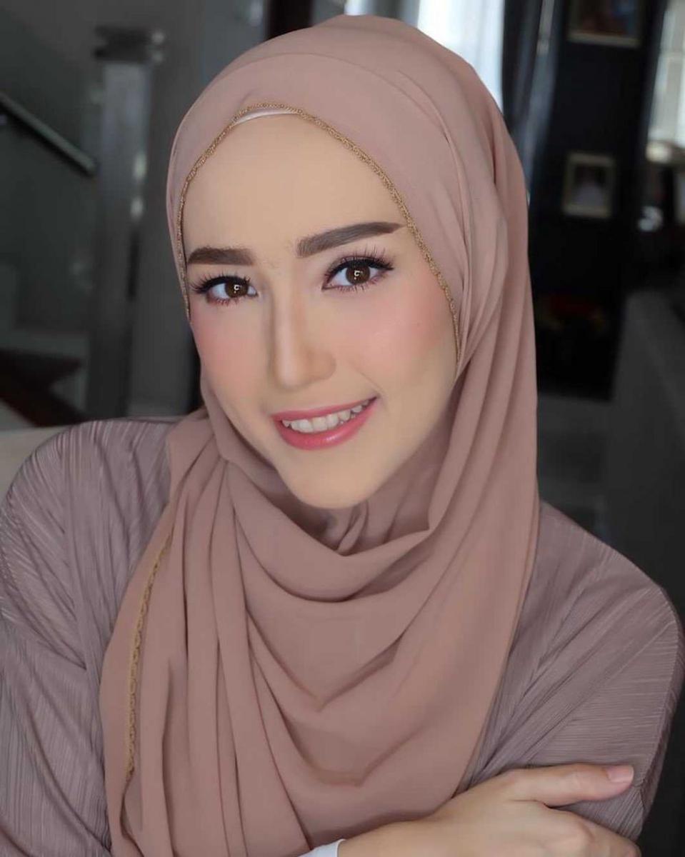instagram.com/adeliapasha