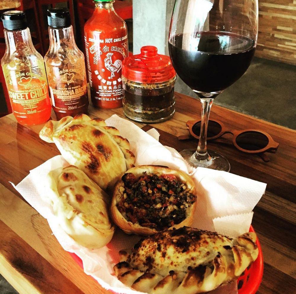 Instagram.com/awineteller