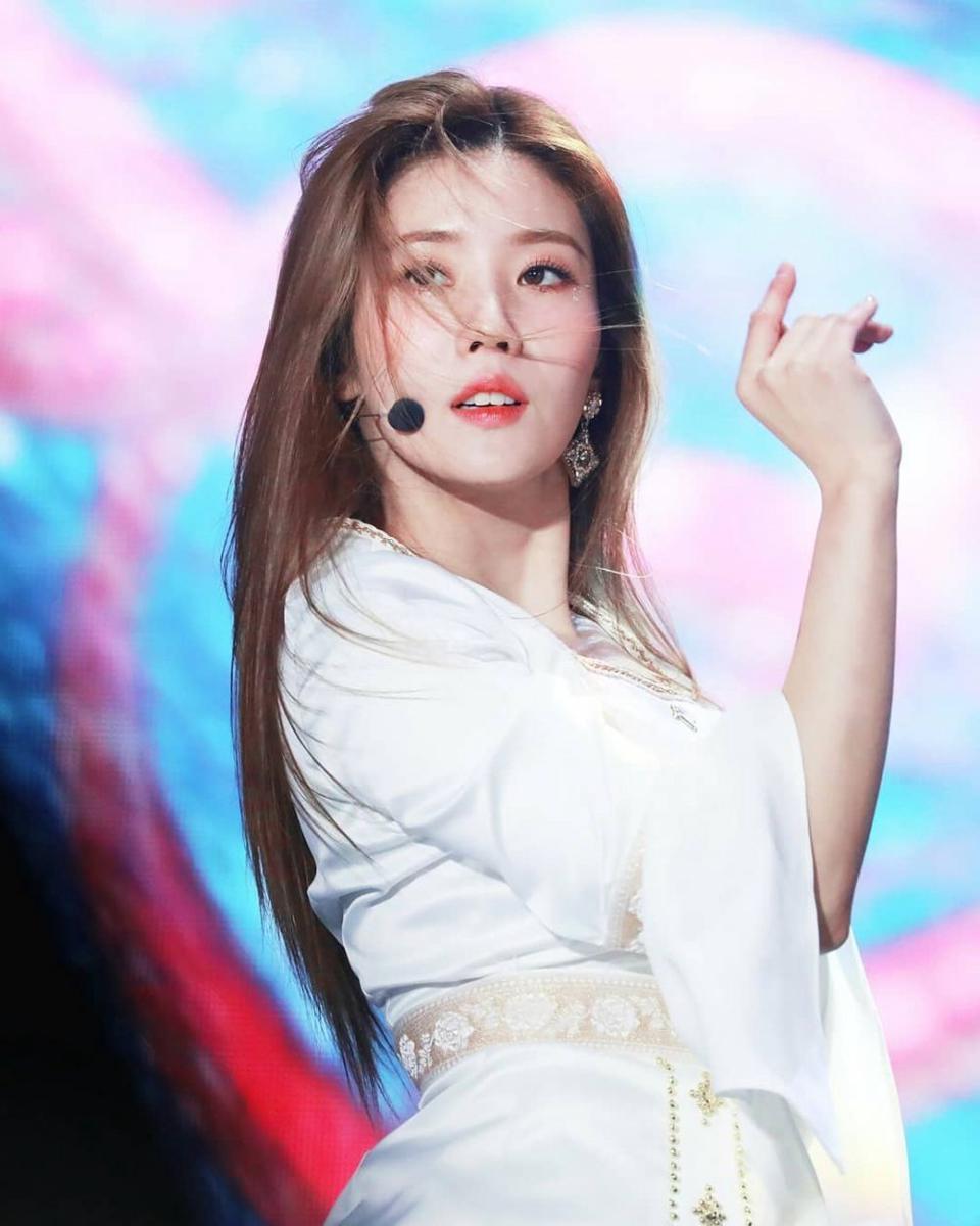 instagram.com/eunbi.izone