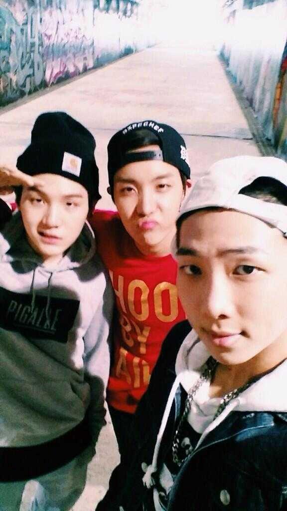 Twitter.com/BTS_twt