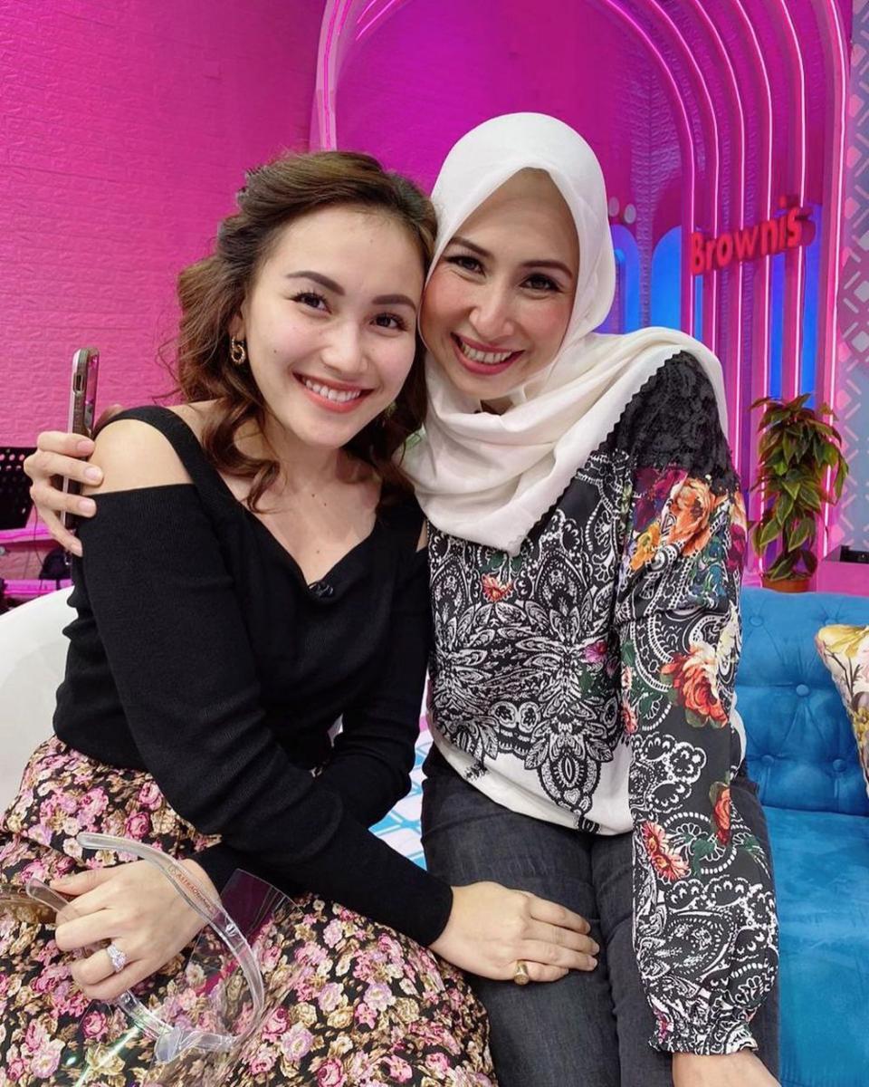 instagram.com/deswitamaharani80