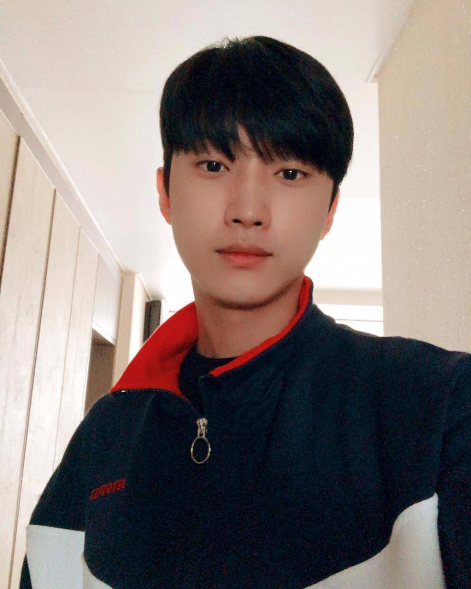 instagram.com/jinyoung0423