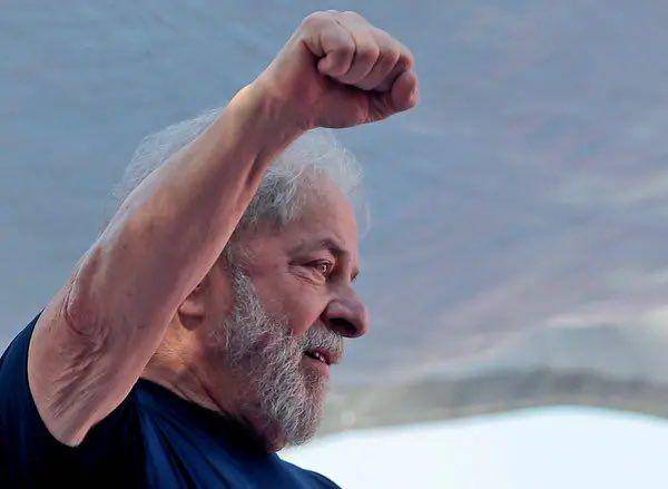 Dengan dibatalkannya hukuman Lula bisa kembali mencalonkan diri untuk pemilu presiden 2022. Sumber:twitter.com/Gregorio Dalbon
