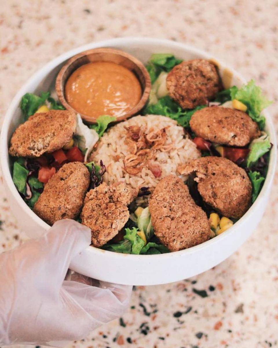 instagram.com/burgreens