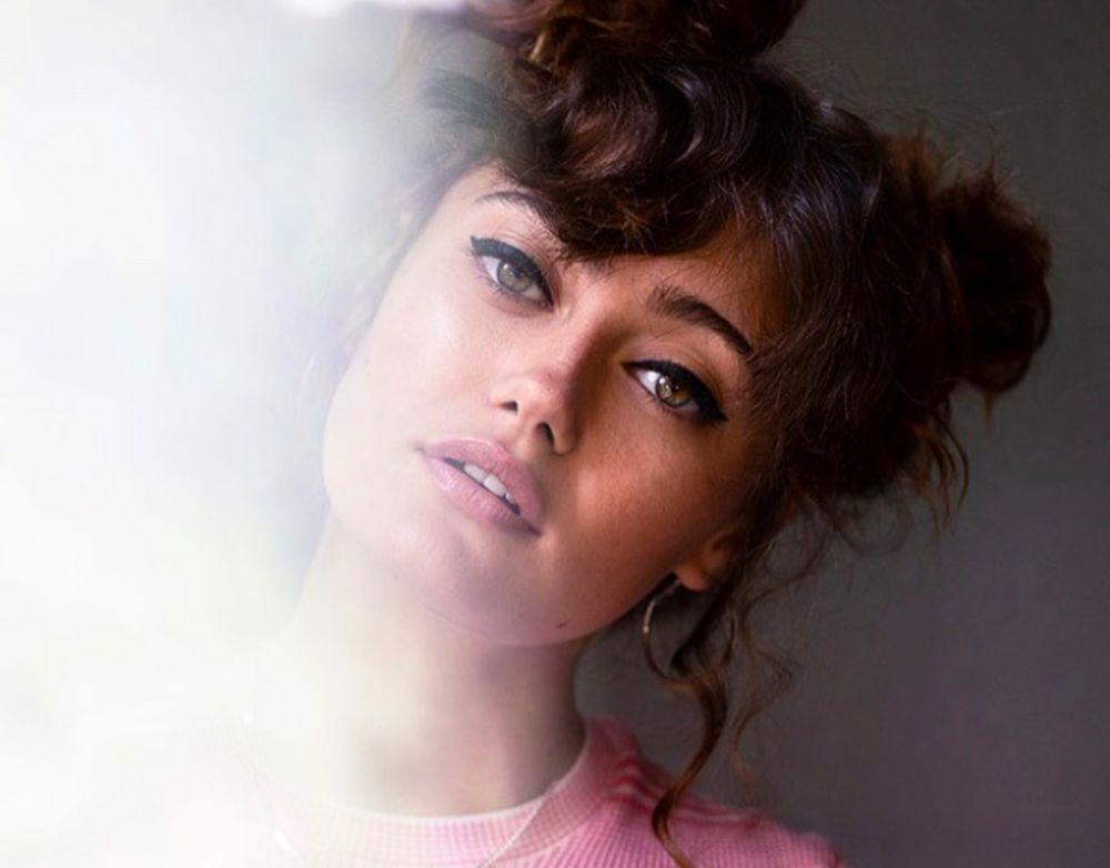 instagram.com/ella_purnell