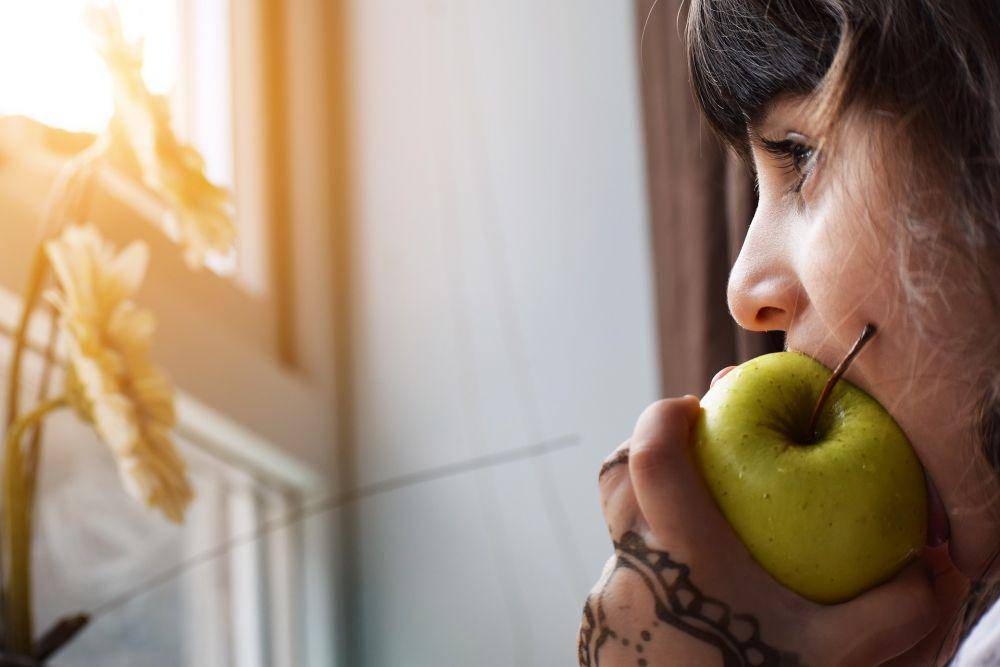 Ilustrasi makan buah (pixabay.com/khamkor)