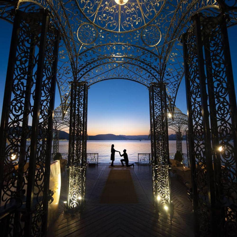 9 Potret Taj Lake Palace, Hotel Megah yang Berdiri di Tengah Danau