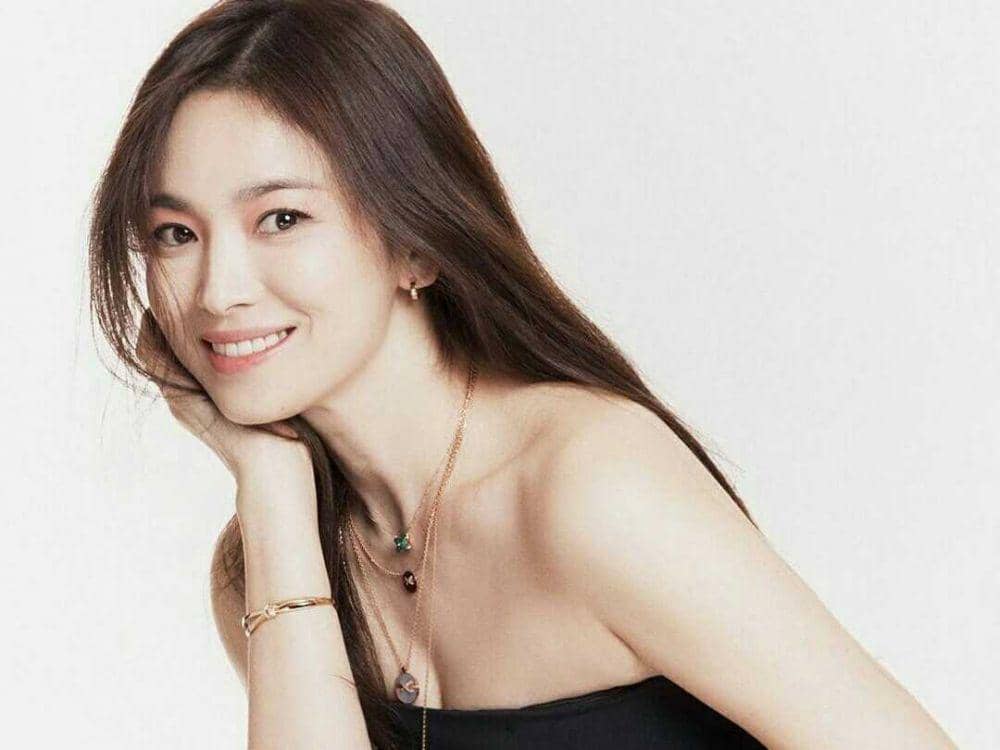 Comeback Drama Jadi Desainer, 10 Potret Song Hye Kyo yang Kian Menawan