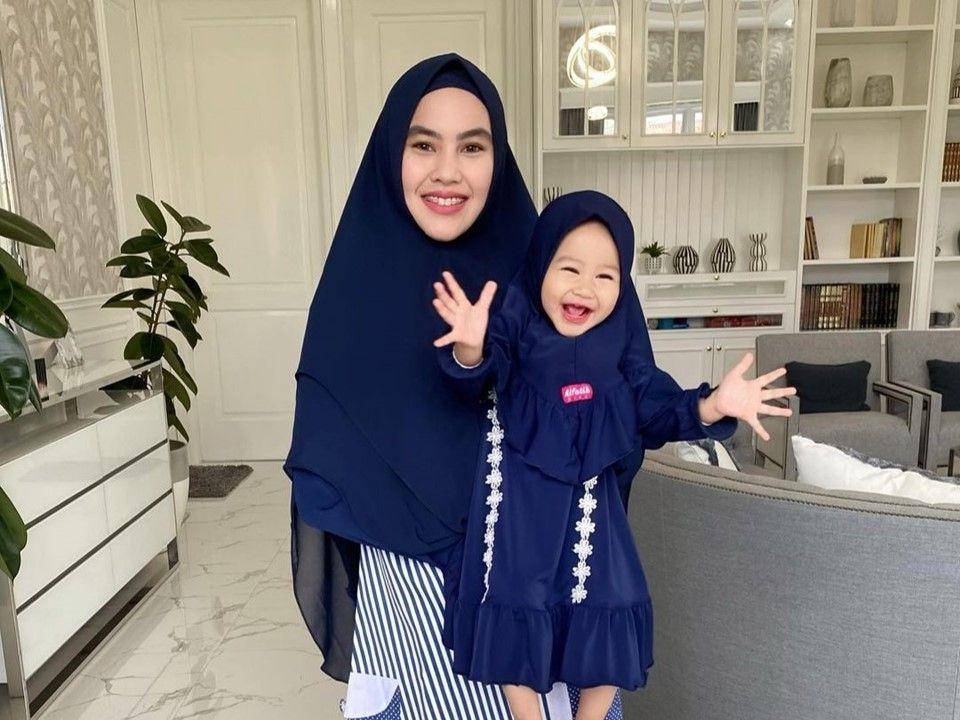 instagram.com/kartikaputriworld